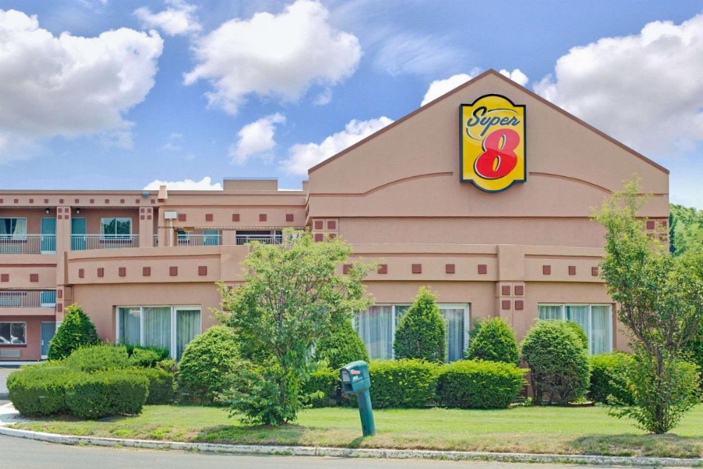 Super 8 by Wyndham Milford/New Haven Image 16