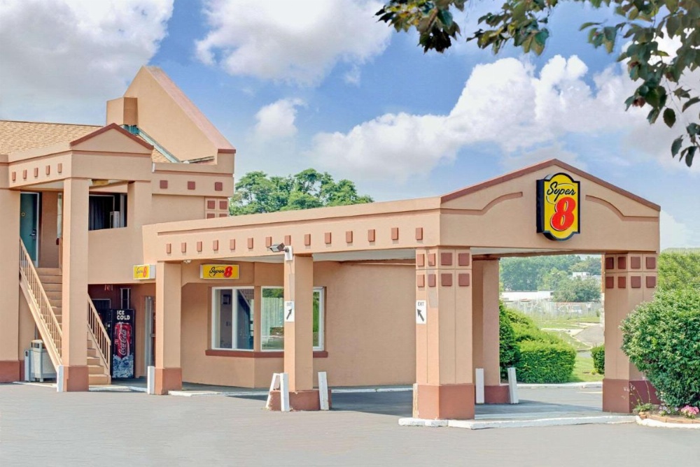 Super 8 by Wyndham Milford/New Haven Image 17