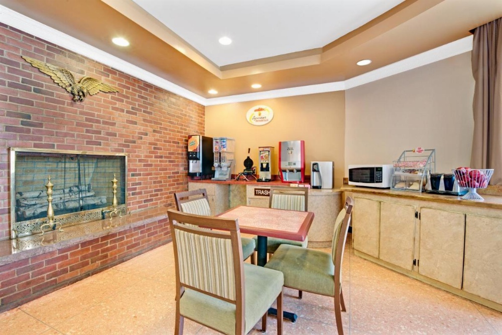 Super 8 by Wyndham Milford/New Haven Image 18