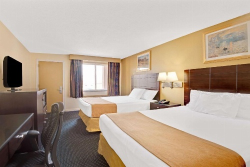 Super 8 by Wyndham Milford/New Haven image 7